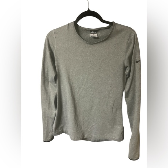 Nike T-Shirt Women's Medium Gray Dri-Fit Standard Fit Workout Yoga Thumb Holes - Picture 1 of 8